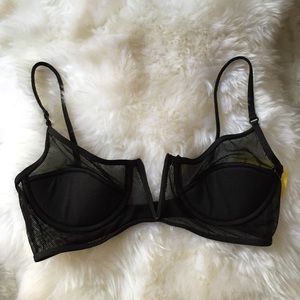 Minimale Animale mesh bikini top